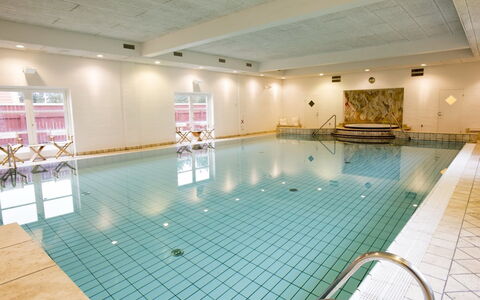 Ehlin - 900M from the Sea: Resort, Schwimmbad, Hotel, Stuhl, Ferienort