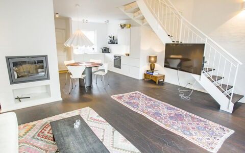 Ehlin - 900M from the Sea: Flooring, Interior Design, Fussboden, Möbel, Holz, Decke, Holzboden, Wohnzimmer, Zimmer, Couch