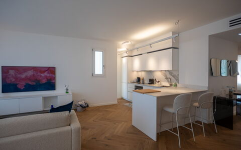 Terrazza Mare, Jacuzzi and Seaview: Möbel, Interior Design, Flooring, Fussboden, Wand, Küche, Holz, Decke, Countertop, Zimmer