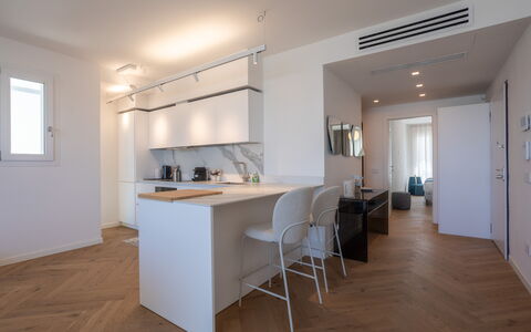 Terrazza Mare, Jacuzzi and Seaview: Möbel, Interior Design, Flooring, Fussboden, Countertop, Küche, Holz, Decke, Zimmer, Cabinetry