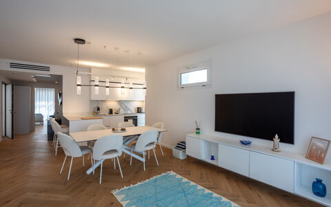 Porto di Luce Luxury, Jacuzzi and Seaview: Möbel, Interior Design, Flooring, Fussboden, Wand, Holz, Decke, Zimmer, Zuhause, Wohnung