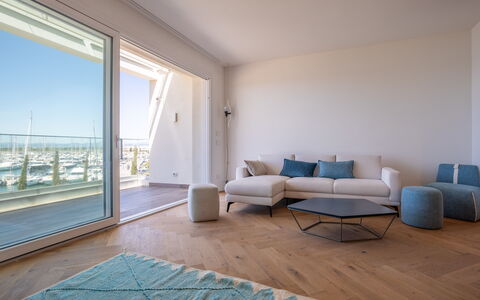 Porto di Luce Luxury, Jacuzzi and Seaview: Fussboden, Flooring, Holzboden, Möbel, Wohnung, Stuhl, Hartholz, Laminatboden, Holzbeize, Wohnzimmer