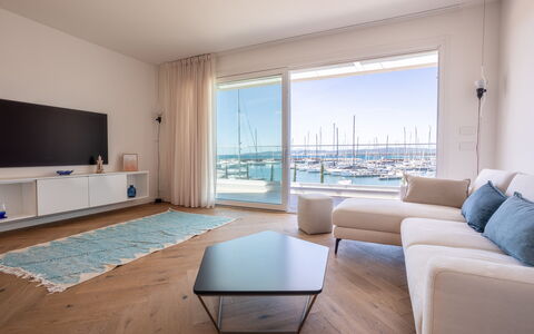 Porto di Luce Luxury, Jacuzzi and Seaview: Möbel, Flooring, Fussboden, Holzboden, Wohnung, Stuhl, Laminatboden, Hartholz, Hotel