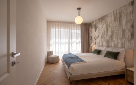 Porto di Luce Luxury, Jacuzzi and Seaview: Interior Design, Möbel, Fussboden, Flooring, Wand, Schlafzimmer, Bett, Holz, Zimmer, Decke