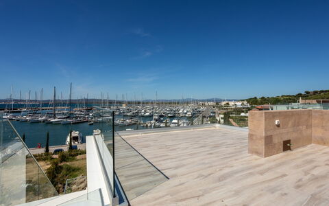 Porto di Luce Luxury, Jacuzzi and Seaview: Schatten, Yachthafen, Balkon, Walkway