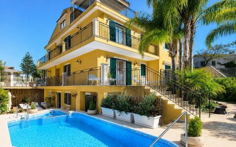 Villa Magda: Blau, Schwimmbad, Wohngebiet, Resort, Zuhause, Estate, Eco Hotel, Villa, Wohnung, Hotel