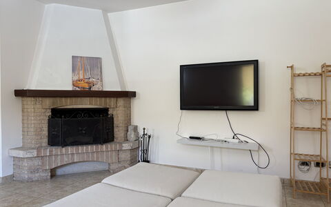 Villa Magda: Möbel, Interior Design, Flooring, Holz, Fussboden, Zimmer, Beleuchtung, Wohnzimmer, Decke, Wohnung