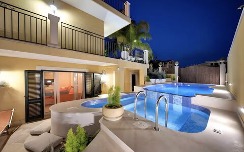 Villa Magda: Schwimmbad, Resort, Eco Hotel, Wohnung, Estate, Thermae, Gartenmöbel, Villa, Hotel, Sonnenliege