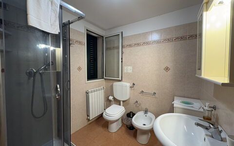 Villa Magda: Flooring, Fussboden, Interior Design, Zimmer, Armatur, Sinken, Decke, Installation, Zapfhahn, Wohnung