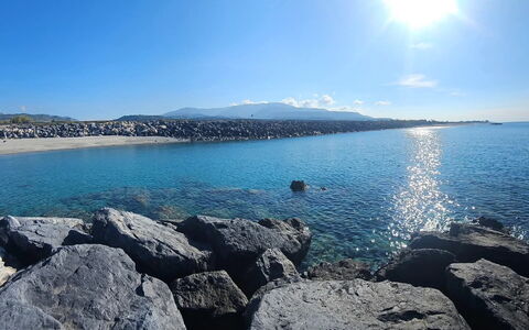 Baia di Tempsa Beach and Sea: Blau, Wasser, Gewässer, Wasservorräte, \Fels, Horizont, Küste, Küsten Und Ozeanische Forms, Meer, Ufer