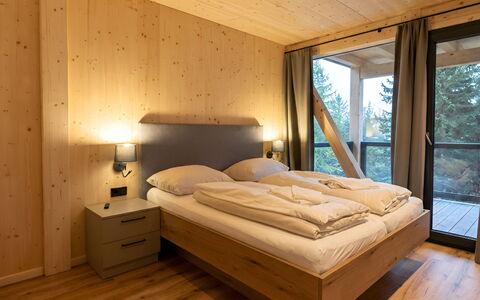 02 Nth031 Sup Chalet mit Sauna und Hot Tub 2 Etage: Interior Design, Zimmer, Schlafzimmer, Decke, Hartholz, Bett, Holzbeize, Bettrahmen