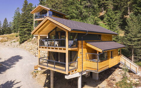 02 Nth031 Sup Chalet mit Sauna und Hot Tub 2 Etage: Holz, Zuhause, Hütte, Blockhaus, Veranda, Balkon, Holz, Abstellgleis, Outdoor Struktur, Gartenbauten