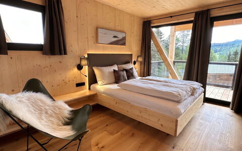 02 Nth051 18B Sup Chalet mit Sauna und Hot Tub 2 e: Hartholz, Holzbeize, Schlafzimmer, Holzboden, Bedding, Planke, Blockhaus, Bettdecke, Sperrholz, Bett