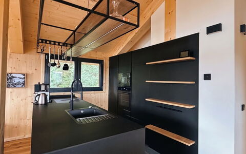 02 Nth051 18B Sup Chalet mit Sauna und Hot Tub 2 e: Holz, Interior Design, Flooring, Decke, Fussboden, Light Fixture, Küche, Countertop, Holzbeize, Hartholz