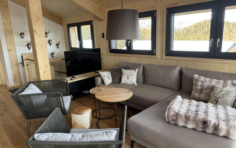 02 Nth051 18B Sup Chalet mit Sauna und Hot Tub 2 e: Möbel, Holz, Interior Design, Flooring, Couch, Fussboden, Wohnzimmer, Zuhause, Zimmer, Dekokissen