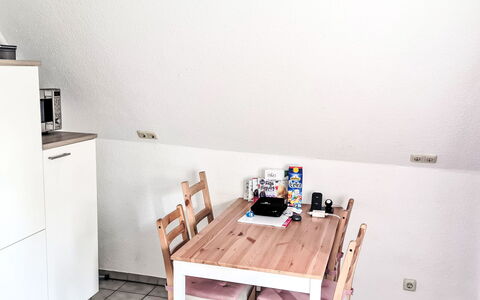 Workbase Nidderau: Möbel, Flooring, Interior Design, Fussboden, Holz, Decke, Zimmer, Holzboden, Küche & Esszimmer Tisch, Tabelle
