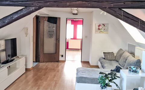 Workbase Nidderau: Möbel, Interior Design, Flooring, Fussboden, Holz, Decke, Zimmer, Couch, Wohnung, Beleuchtung