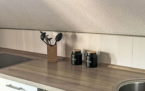 Workbase Nidderau: Flooring, Interior Design, Küche, Countertop, Küchengerät, Cabinetry, Holzbeize, Haushaltsgerät