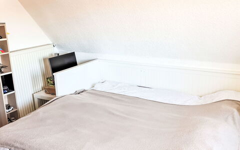 Workbase Nidderau: Schlafzimmer, Holz, Möbel, Linens, Interior Design, Textil, Bett, Bedding, Bettdecke, Zimmer