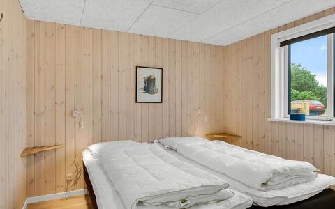 Ylermi - 600M from the Sea: Holz, Decke, Schlafzimmer, Interior Design, Fussboden, Bett, Flooring, Bettdecke, Bedding, Zimmer