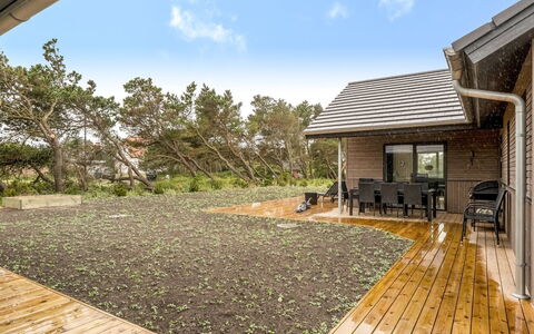 Ylermi - 600M from the Sea: Dach, Zuhause, Hütte, Abstellgleis, Estate, Garten, Auffahrt, Landscaping, Bauernhaus, Hinterhof