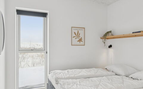 Hubertina - 900M from the Sea: Wand, Schlafzimmer, Holz, Interior Design, Decke, Bett, Fussboden, Bettdecke, Möbel, Bedding