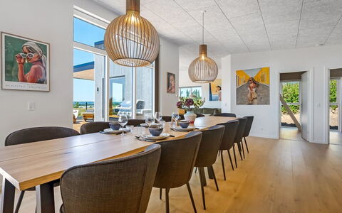 Hubertina - 900M from the Sea: Möbel, Flooring, Interior Design, Holz, Fussboden, Holzboden, Küche & Esszimmer Tisch, Esszimmer, Decke, Stuhl