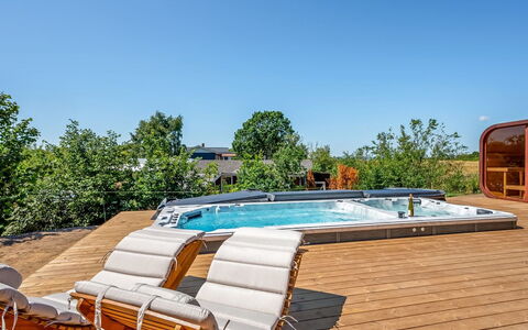 Hubertina - 900M from the Sea