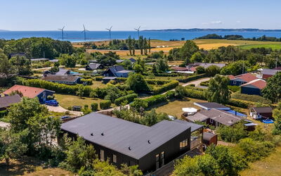 Hubertina - 900M from the Sea