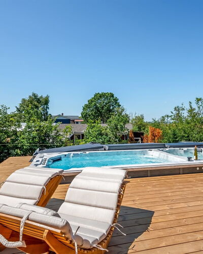 Hubertina - 900M from the Sea