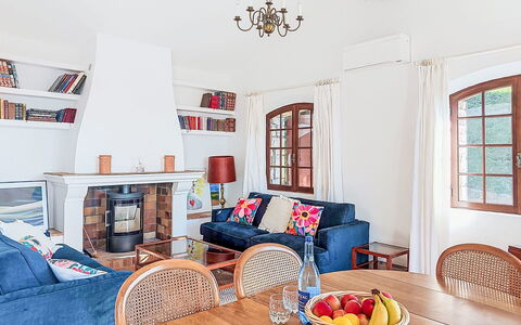 Balcon D'Azur: Möbel, Interior Design, Flooring, Holz, Couch, Fussboden, Zimmer, Wohnzimmer, Decke, Zuhause