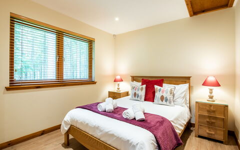Ballater 100: Wohngebiet, Hügel, Haus, Zuhause, Resort, Gebirge, Eco Hotel, Bergstation, Estate, Villa