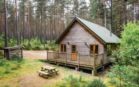 Ballater 100: Wohngebiet, Hügel, Haus, Zuhause, Resort, Gebirge, Eco Hotel, Bergstation, Estate, Villa