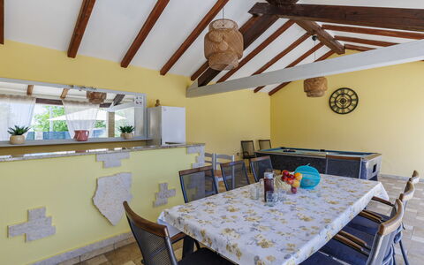 Happy: Wohngebiet, Hügel, Haus, Zuhause, Resort, Gebirge, Eco Hotel, Bergstation, Estate, Villa