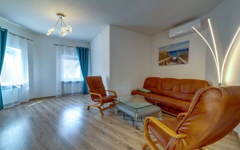 Gliwice 100: Wohngebiet, Hügel, Haus, Zuhause, Resort, Gebirge, Eco Hotel, Bergstation, Estate, Villa