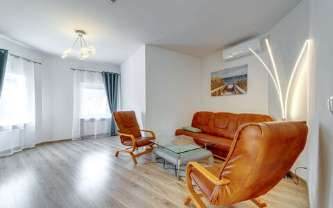Gliwice 100: Wohngebiet, Hügel, Haus, Zuhause, Resort, Gebirge, Eco Hotel, Bergstation, Estate, Villa