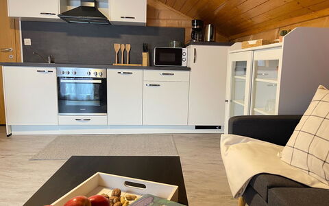 Allalinblick: Holz, Möbel, Flooring, Interior Design, Fussboden, Cabinetry, Zimmer, Decke, Wohnung, Küche