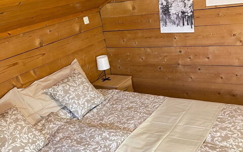 Allalinblick: Holz, Flooring, Fussboden, Interior Design, Möbel, Schlafzimmer, Bett, Bettdecke, Linens, Zimmer