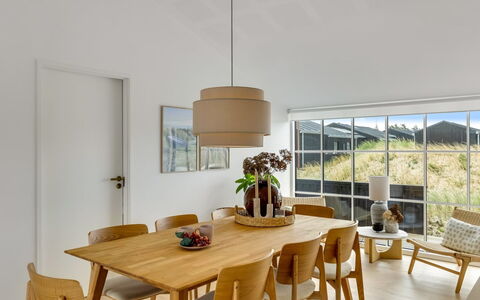 Thorlef - 500M from the Sea: Möbel, Interior Design, Flooring, Esszimmer, Tabelle, Fussboden, Holz, Küche & Esszimmer Tisch, Stuhl, Decke
