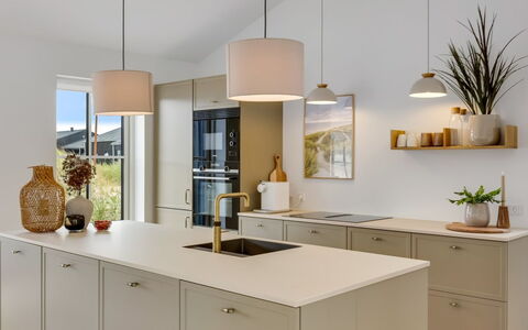 Thorlef - 500M from the Sea: Interior Design, Küche, Flooring, Möbel, Light Fixture, Countertop, Decke, Cabinetry, Fussboden, Küchengerät