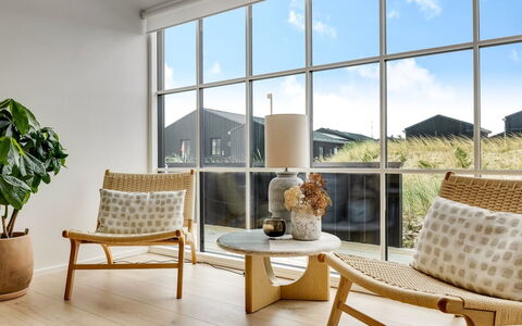 Thorlef - 500M from the Sea: Möbel, Interior Design, Flooring, Fussboden, Wohnzimmer, Stuhl, Korb, Wicker, Holzboden, Blumentopf