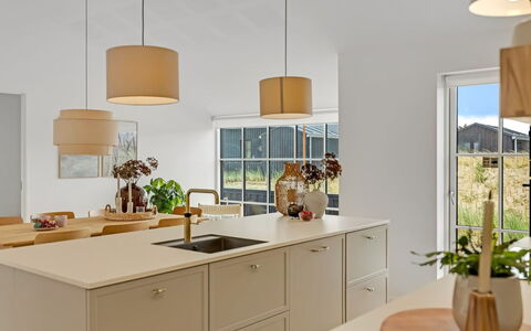 Thorlef - 500M from the Sea: Möbel, Interior Design, Flooring, Countertop, Küche, Cabinetry, Decke, Fussboden, Light Fixture, Zuhause