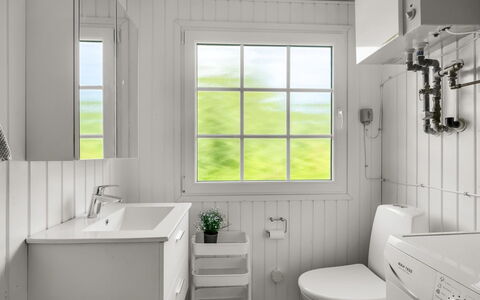 Isabel - 650M from the Sea: Armatur, Flooring, Holz, Fussboden, Sinken, Badezimmer, Interior Design, Zapfhahn, Installation, Toilette