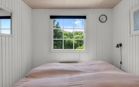 Isabel - 650M from the Sea: Holz, Schlafzimmer, Flooring, Fussboden, Interior Design, Bettdecke, Decke, Bett, Bedding, Linens