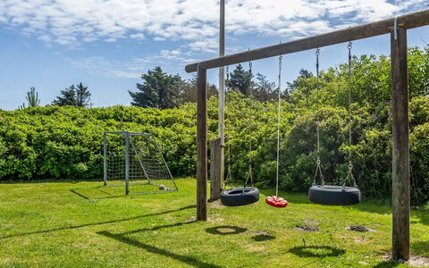 Isabel - 650M from the Sea: Gras, Grundstueck, Einfach, Garten, Spielmittel, Rasen, Schatten, Park, Landscaping, Spielplatz
