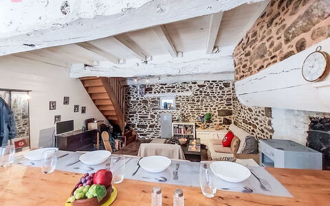 Le Bourg Tressé: Wand, Möbel, Zuhause, Hütte, Stuhl, Design, Küche & Esszimmer Tisch, Zimmerpflanze, Küche