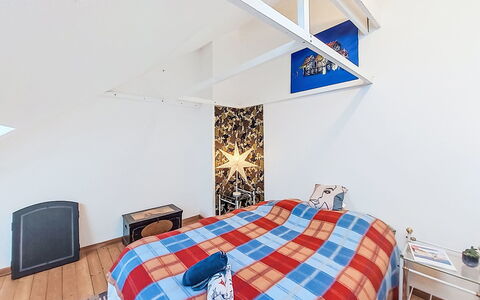 Le Bourg Tressé: Schlafzimmer, Interior Design, Bett, Möbel, Holz, Bedding, Bettdecke, Fussboden, Flooring, Decke