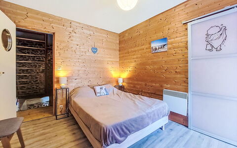 Le Bourg Tressé: Möbel, Interior Design, Fussboden, Flooring, Holz, Holzboden, Decke, Zimmer, Schlafzimmer, Bett
