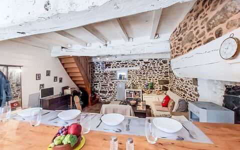Le Bourg Tressé: Wand, Möbel, Zuhause, Zimmer, Decke, Hütte, Stuhl, Design, Küche & Esszimmer Tisch, Küche