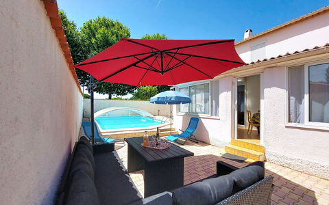 L Escapade Orangeoise: Gartenmöbel, Schwimmbad, Möbel, Schatten, Regenschirm, Stuhl, Tisch Im Freien, Resort, Zimmerpflanze, Eco Hotel